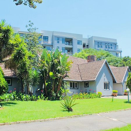 Remarkable 1-Bed Apartment In Sandton Johannesburg Exterior photo